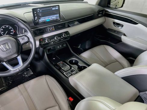 Used 2025 Honda Pilot Touring image 23