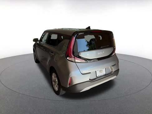 Used 2025 Kia Soul LX w/ LX Technology Package FWD image 9