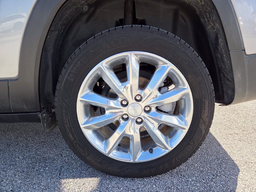 Used 2017 Jeep Cherokee Limited w/ Technology Group FWD image 21