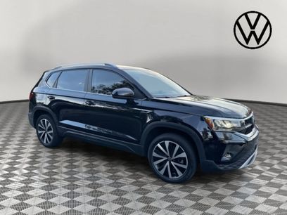 Used 2023 Volkswagen Taos SE w/ Panoramic Sunroof Package