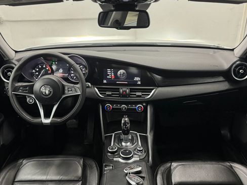 Used 2017 Alfa Romeo Giulia image 32