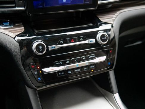 Used 2023 Ford Explorer Limited image 30