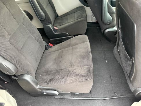 Used 2014 Dodge Grand Caravan SXT FWD image 19