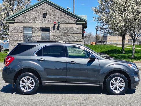 Used 2017 Chevrolet Equinox LT w/ Convenience Package AWD/4WD image 8