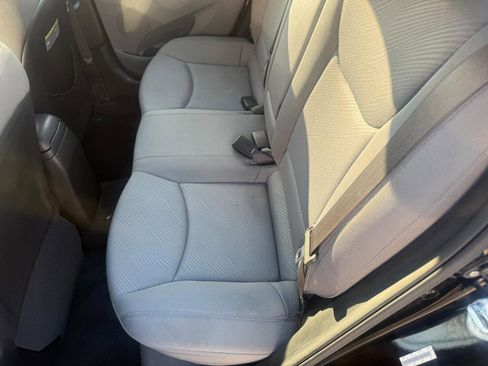 Used 2013 Hyundai Elantra GLS w/ Preferred Pkg image 16