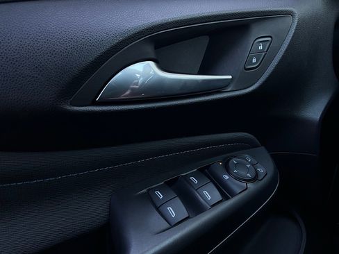 Used 2025 Buick Envista Sport Touring image 19