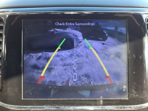 Used 2019 Jeep Grand Cherokee Laredo w/ Laredo X Package image 15