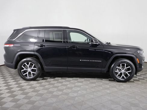 Used 2024 Jeep Grand Cherokee Limited AWD/4WD image 17