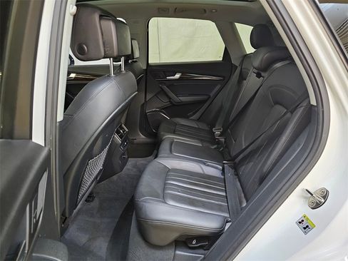 Used 2019 Audi Q5 2.0T Premium w/ Convenience Package image 16