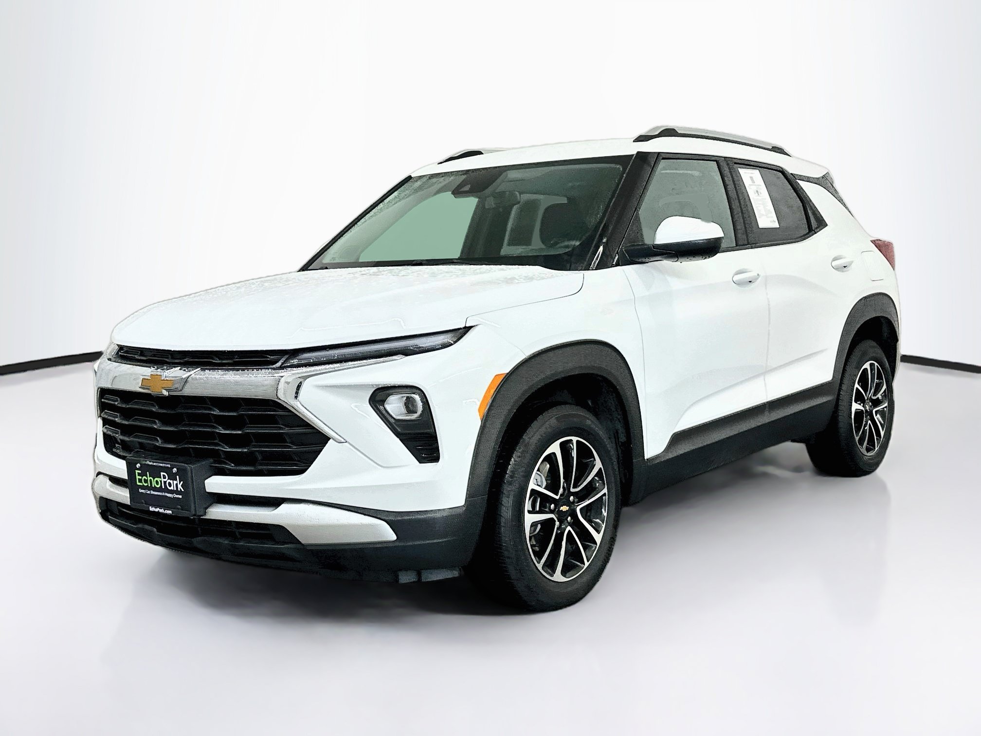 Used 2025 Chevrolet TrailBlazer LT AWD/4WD image 3