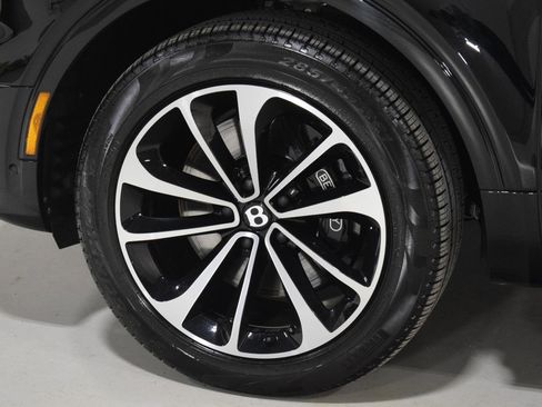 Certified 2024 Bentley Bentayga image 16