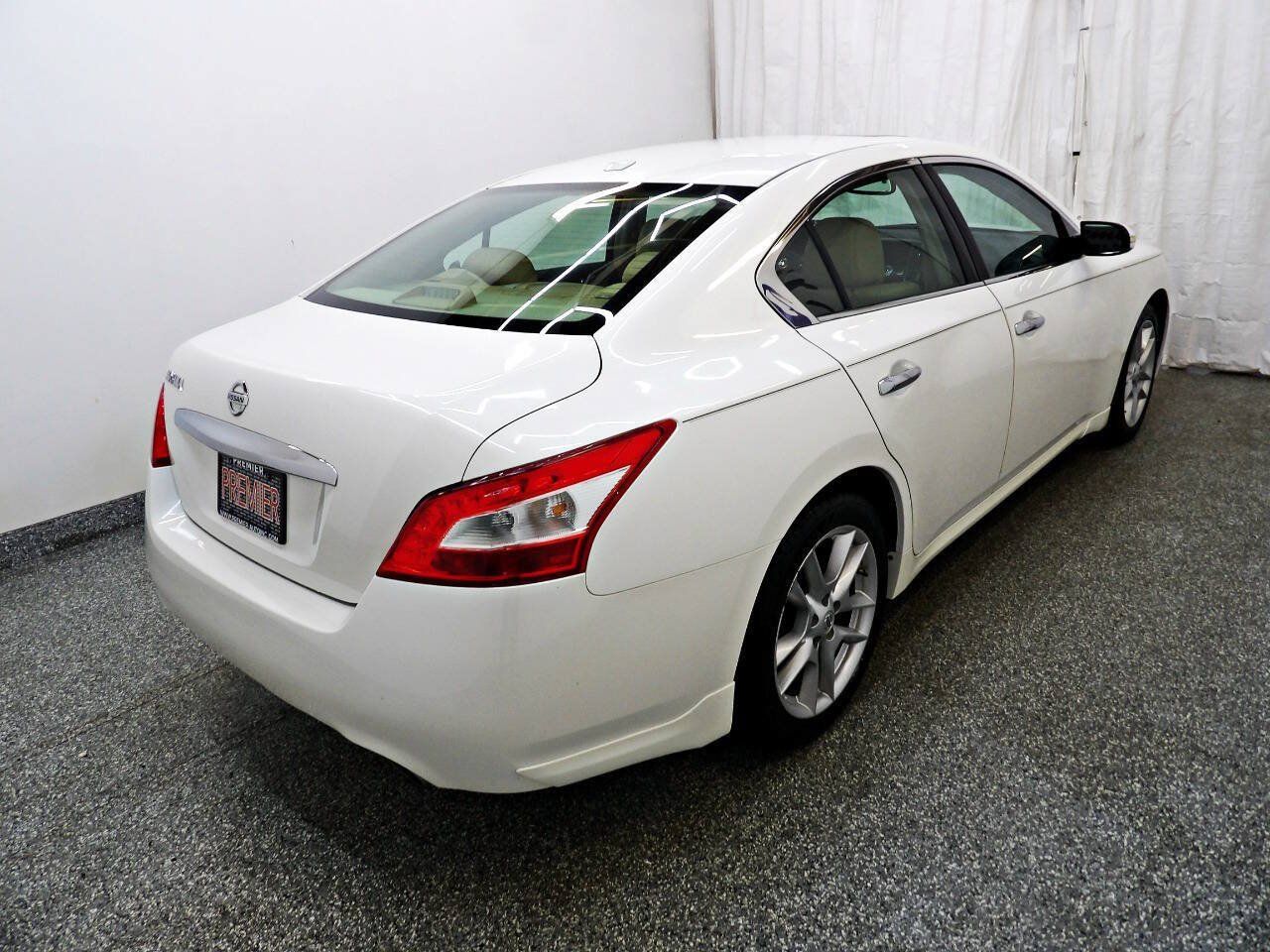 Used 2011 Nissan Maxima 3.5 SV w/ Monitor Pkg FWD image 6