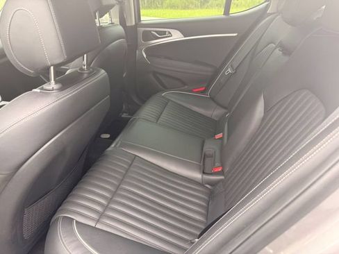 Used 2021 Genesis G70 3.3T RWD image 17