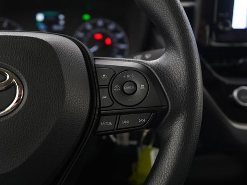 Used 2025 Toyota Corolla LE image 25