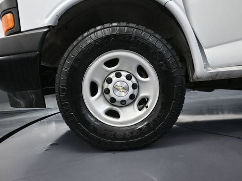 Used 2022 Chevrolet Express 2500 w/ Driver Convenience Package image 16