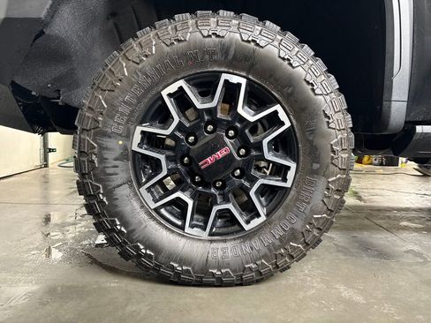 Used 2024 GMC Sierra 2500 AT4X image 30