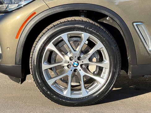 Used 2023 BMW X5 xDrive40i w/ Premium Package image 12
