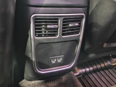 Used 2018 Dodge Charger SXT RWD image 25