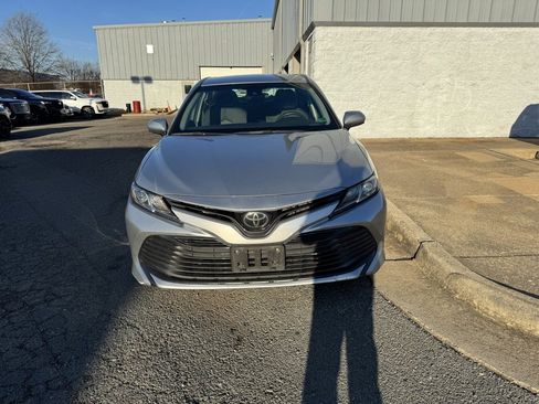 Used 2018 Toyota Camry LE image 2