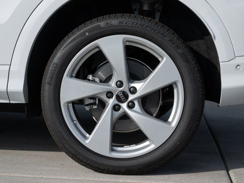 New 2025 Audi Q5 Premium Plus image 25