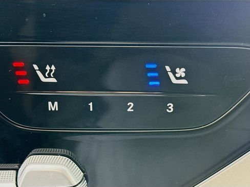 Used 2025 Mercedes-Benz GLC 300 4MATIC image 21