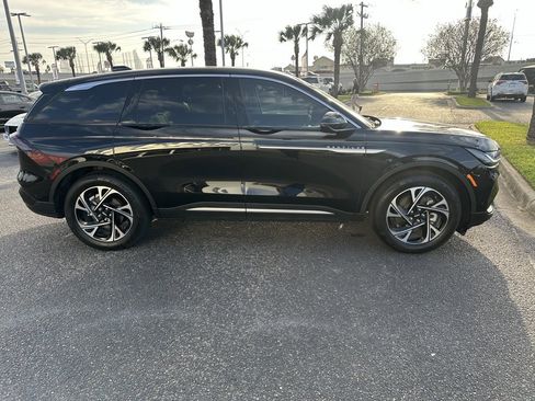 Certified 2024 Lincoln Nautilus Premier image 7