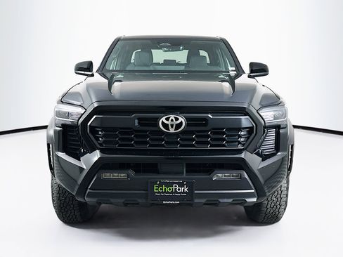 Used 2025 Toyota Tacoma TRD Off-Road AWD/4WD image 2