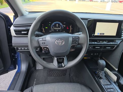 Used 2026 Toyota Camry LE AWD/4WD image 12