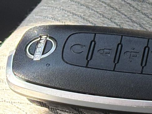 Used 2025 Nissan Rogue SV FWD image 27