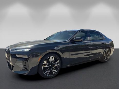Certified 2023 BMW 760i xDrive w/ Executive Package AWD/4WD image 8