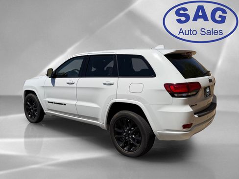 Used 2022 Jeep Grand Cherokee Laredo X AWD/4WD image 4