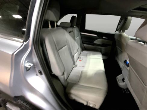 Used 2015 Toyota Highlander XLE AWD/4WD image 20