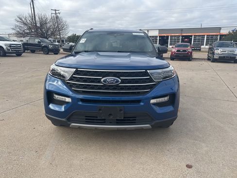 Used 2020 Ford Explorer XLT w/ Equipment Group 202A image 2