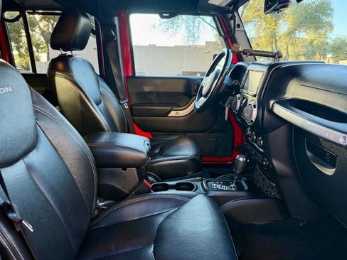 Used 2016 Jeep Wrangler Unlimited Rubicon image 17