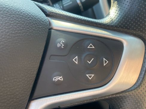 Used 2023 GMC Acadia SLE image 25