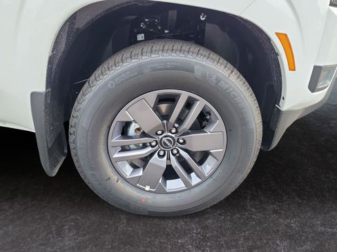 Used 2025 Nissan Frontier SV image 25