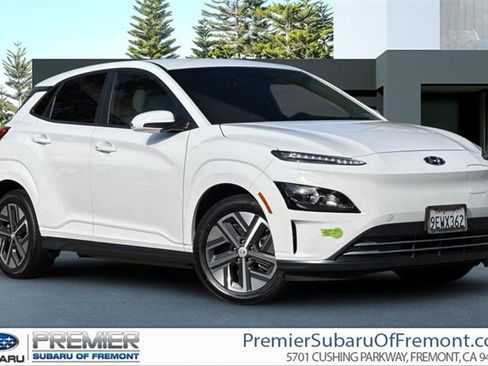 Used 2023 Hyundai Kona SE image 1