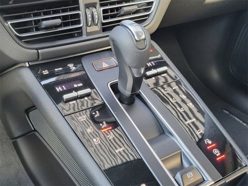 Used 2025 Porsche Macan image 30