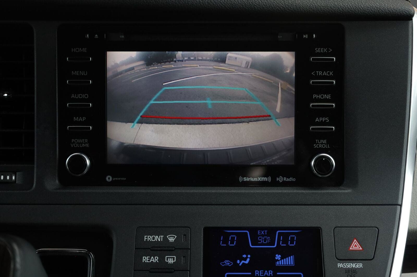 Used 2019 Toyota Sienna XLE Premium FWD image 40