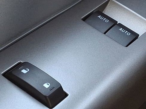 Used 2023 Ford F650 2WD Regular Cab Super Duty image 28