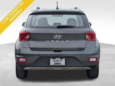 Used 2024 Hyundai Venue SEL image 4