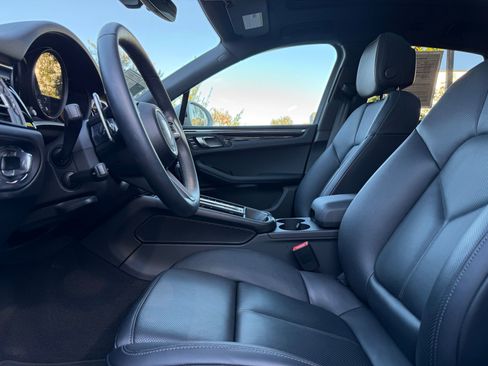 Used 2025 Porsche Macan image 13
