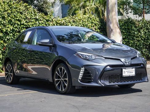 Used 2017 Toyota Corolla SE w/ SE Premium Package FWD image 3
