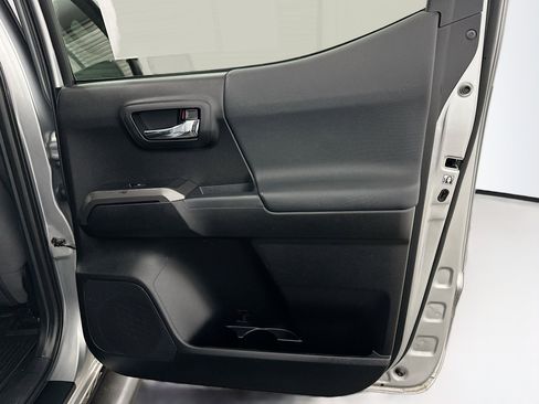 Used 2019 Toyota Tacoma TRD Sport image 31