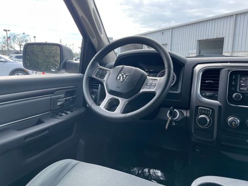 Used 2022 RAM 1500 Classic SLT image 33