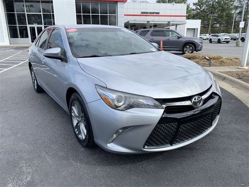 Used 2015 Toyota Camry XSE image 2