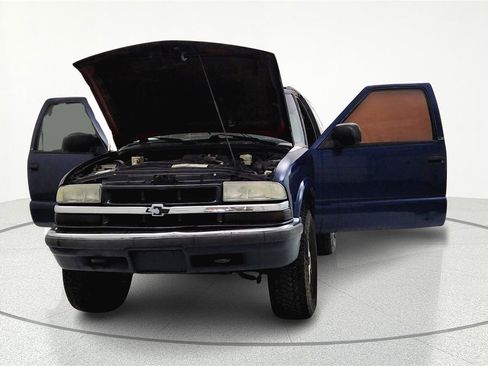 Used 2001 Chevrolet Blazer LS w/ Preferred Equipment Group image 6