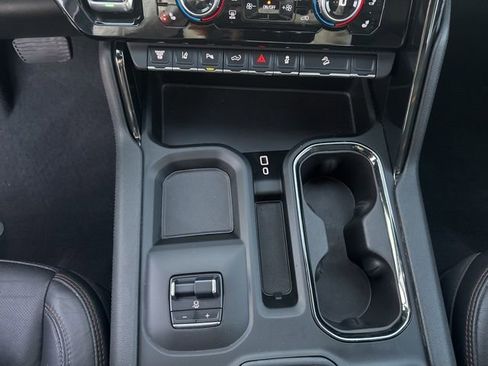 Used 2024 GMC Sierra 2500 AT4 image 16