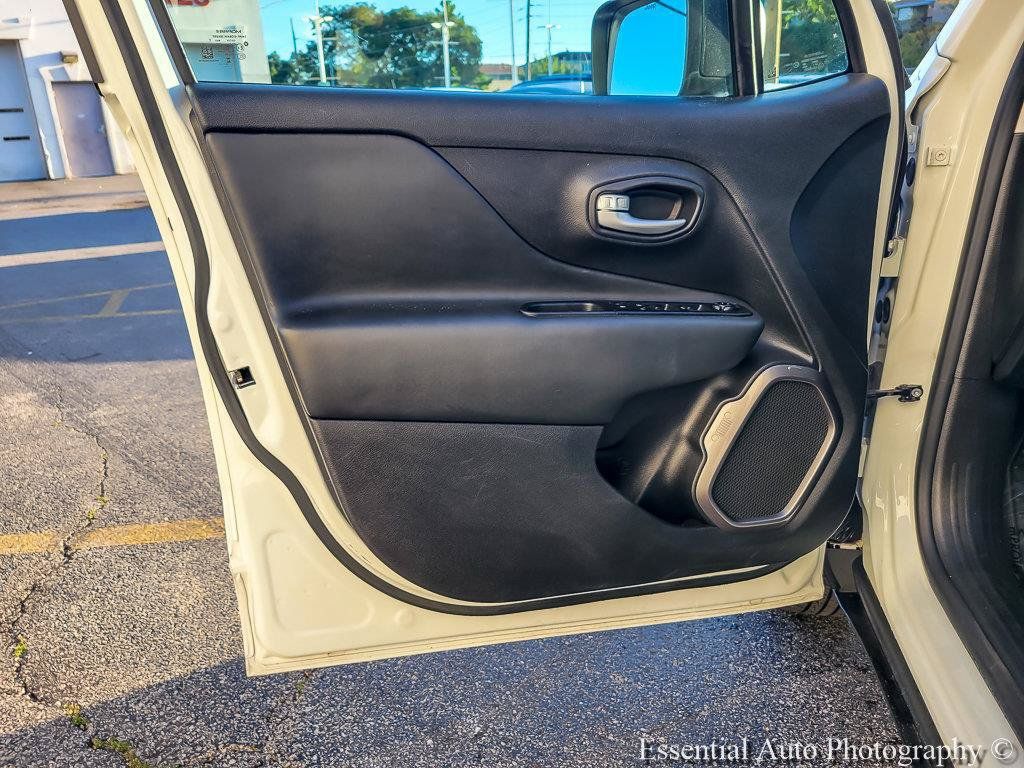 Used 2023 Jeep Renegade Latitude AWD/4WD image 21