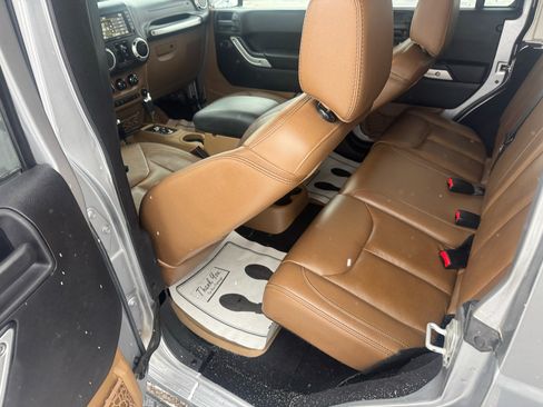 Used 2014 Jeep Wrangler Unlimited Sahara w/ Dual Top Group image 8
